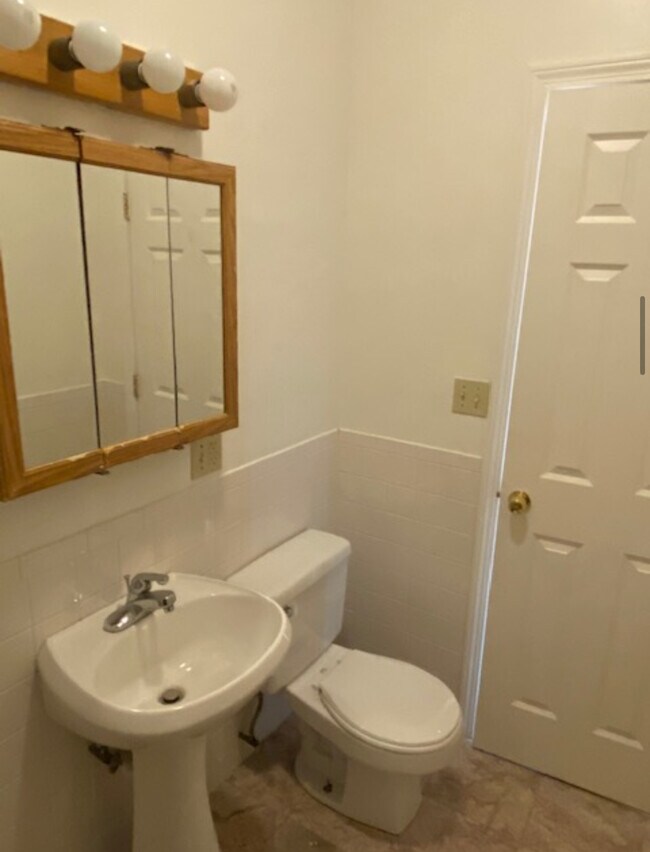 Building Photo - 17 Cummings Rd