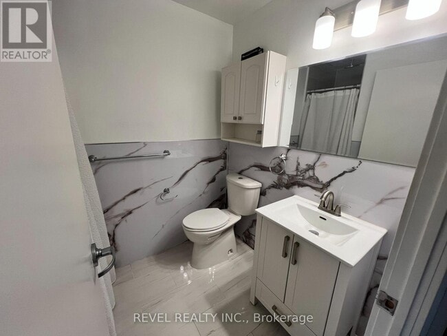 Building Photo - 32 Stewart St