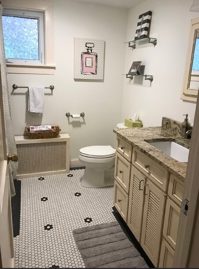 Foto del edificio - 4 Bedroom, 2 Bathroom House