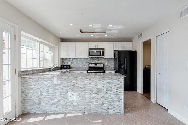 Foto del edificio - 4875 N Granite Reef Rd