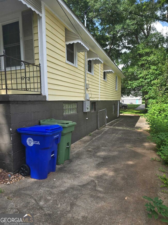 Building Photo - 2466 Spring Garden Dr SW