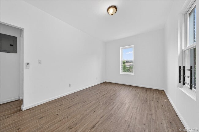 Building Photo - 647 Manida St