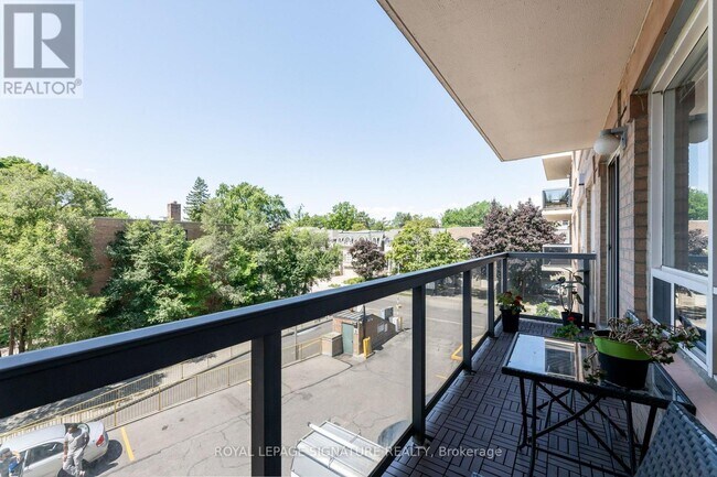 Photo du bâtiment - 1818 Bayview Ave