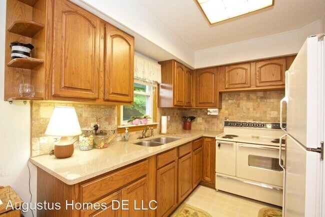 Foto del edificio - 18275 Cavanaugh Lake Rd