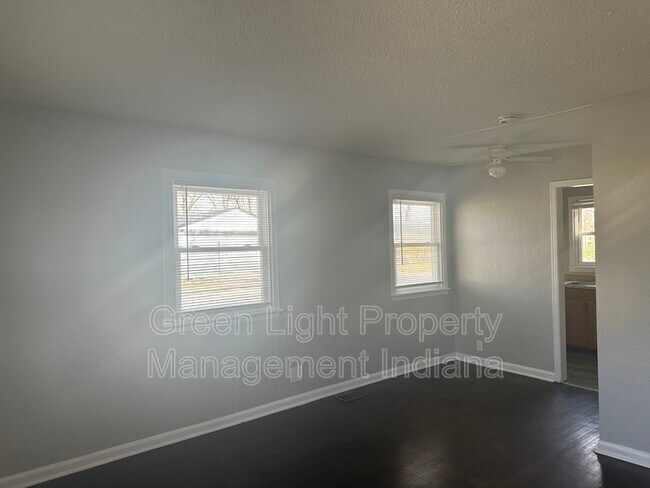 Foto del edificio - 4631 E 35th St