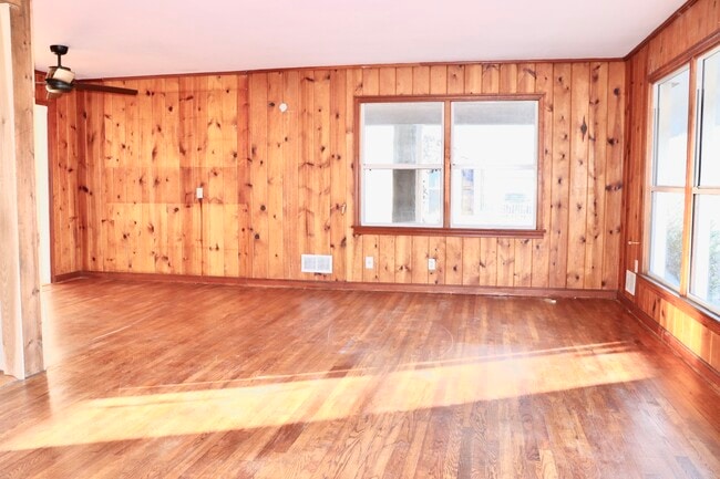 Building Photo - 620 Monger St