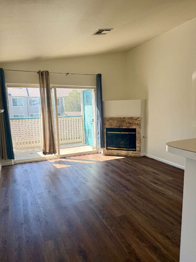 Building Photo - YOU WON'T WANT TO MISS OUT ON THIS CONDO!! 2 bed/ 2 bath Condo in Highlands Ranch!
