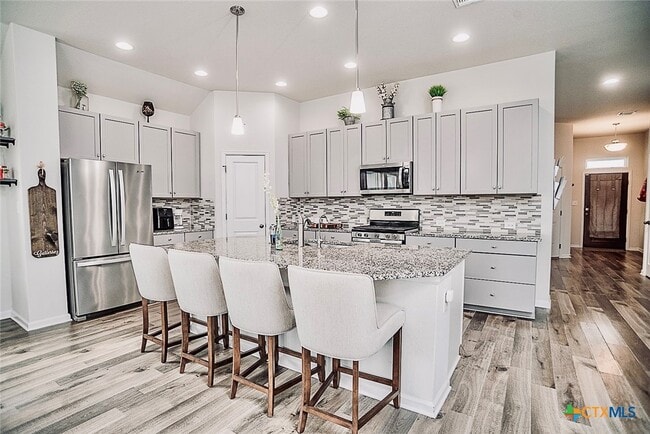 Foto del edificio - 688 Bridgestone Way