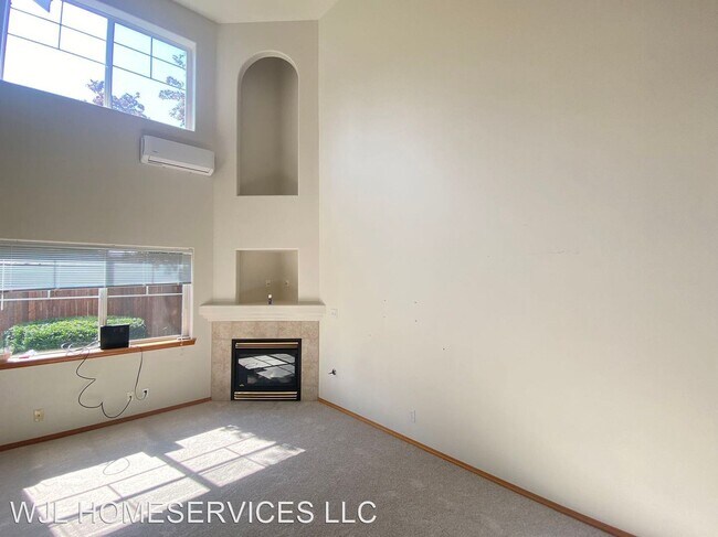 Foto del edificio - 3 br, 2.5 bath House - 14607 52nd Ave W Un...