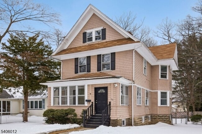 Photo - 99 Lincoln St House