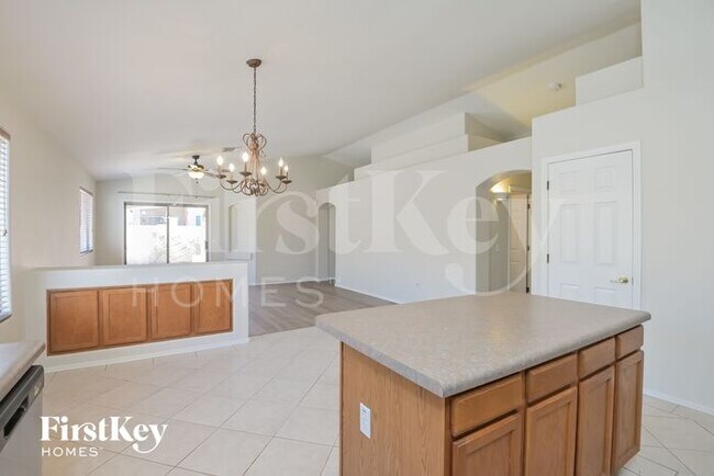 Foto del edificio - 6951 W Red Rock Dr