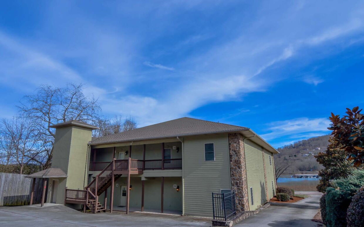 Primary Photo - 1655 Lakeview Dr