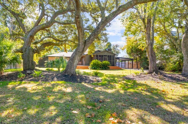 Foto del edificio - 774 Creekside Dr