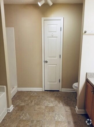 Building Photo - 4925 Sierra Way