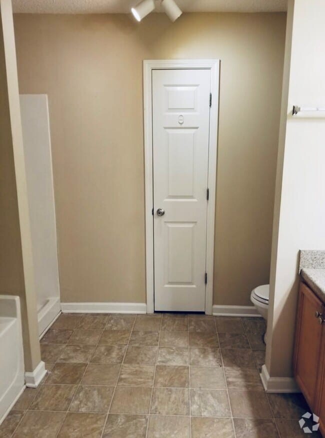 Building Photo - 4925 Sierra Way