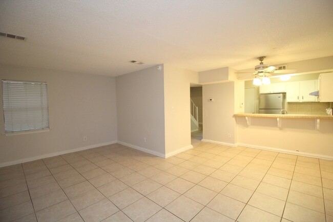 Building Photo - Spacious 3-Bedroom Duplex with Garage in N...