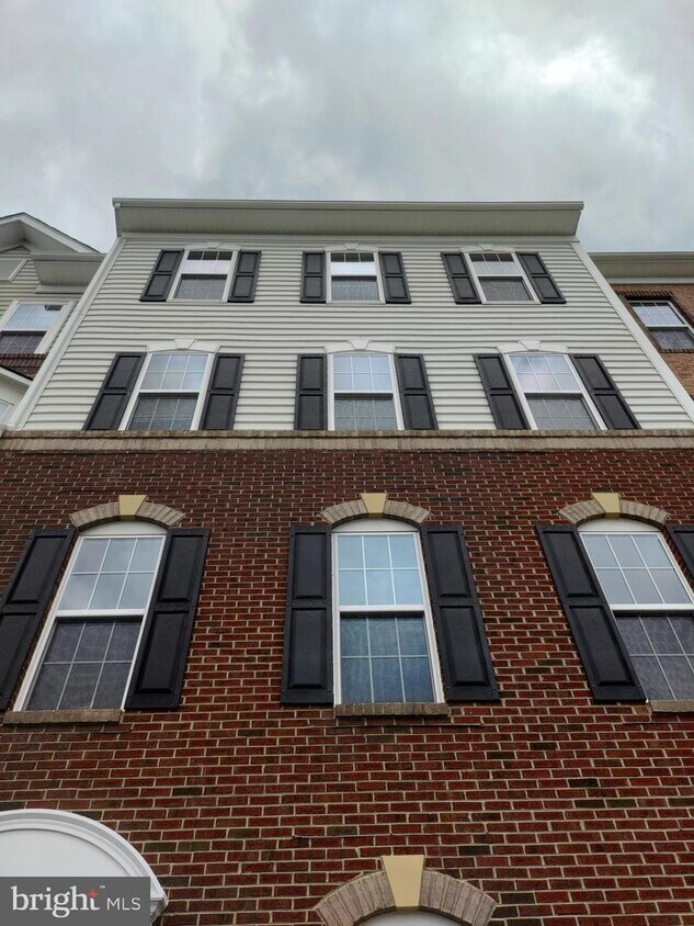 43907 Centergate Dr, Ashburn, VA 20148 Townhouse for Rent in Ashburn