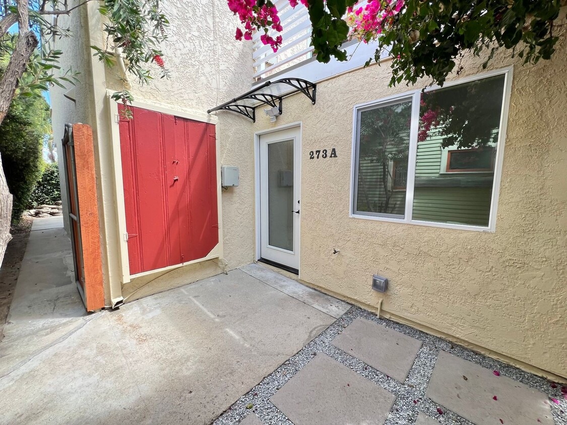 Primary Photo - Fully Renovated Belmont Heights Studio Apa...