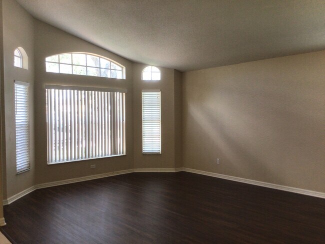 Building Photo - 1353 Crimson Clover Ln