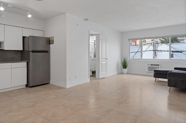 Building Photo - 3349 NE 33rd St