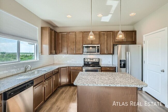 Building Photo - 1121 104th Ave