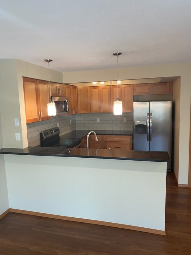 Building Photo - 611 S Chronicle Ln