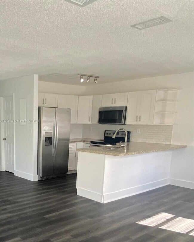 Foto del edificio - 11915 NE 12th Ct