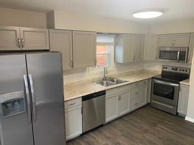 Building Photo - 305 Valorie Ln