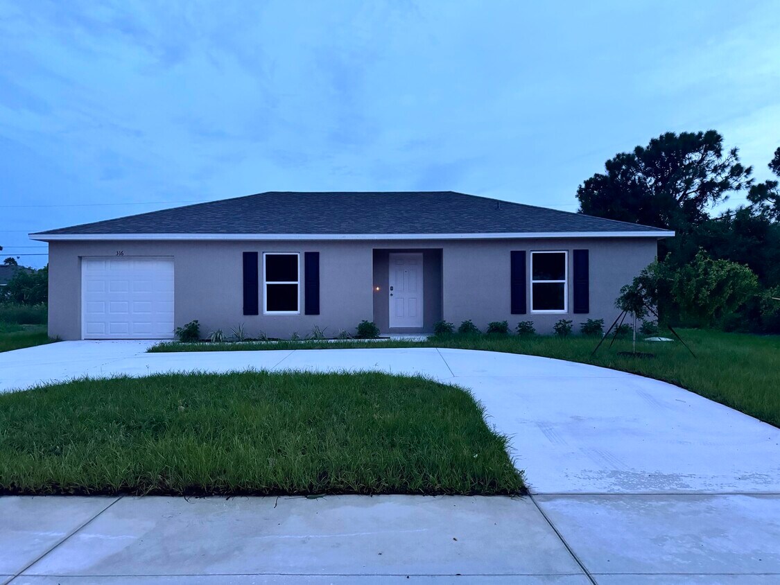 Foto principal - 316 SW Becker Rd