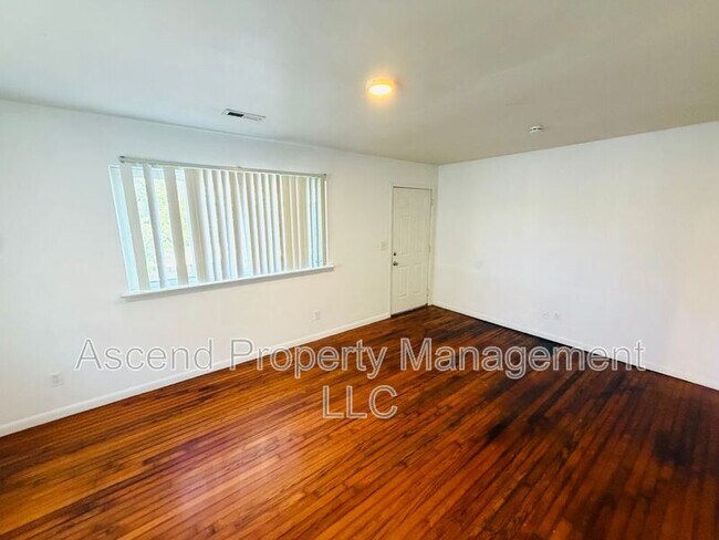 Foto del edificio - 1113 Jarvis Ave