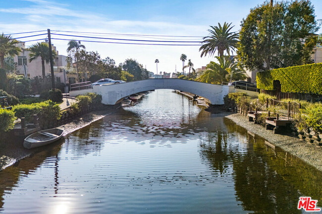 Foto del edificio - 416 Sherman Canal