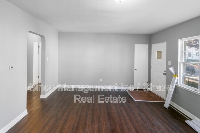 Building Photo - 522 W Lawn St