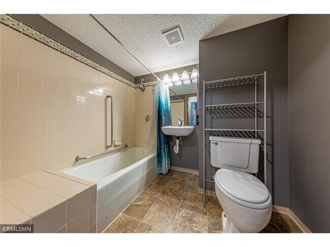 Foto del edificio - Modern Downtown St. Paul Condo with Top-Ti...