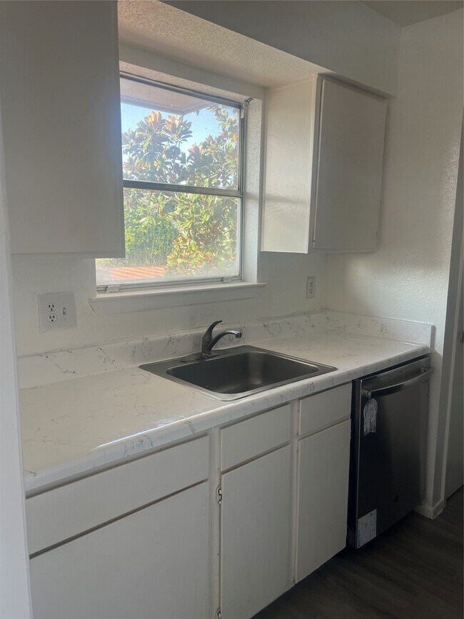 Foto del edificio - 3303 W Greenridge Dr