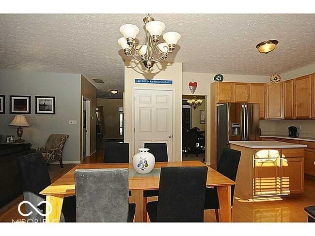 Foto del edificio - 1367 Hinault Way