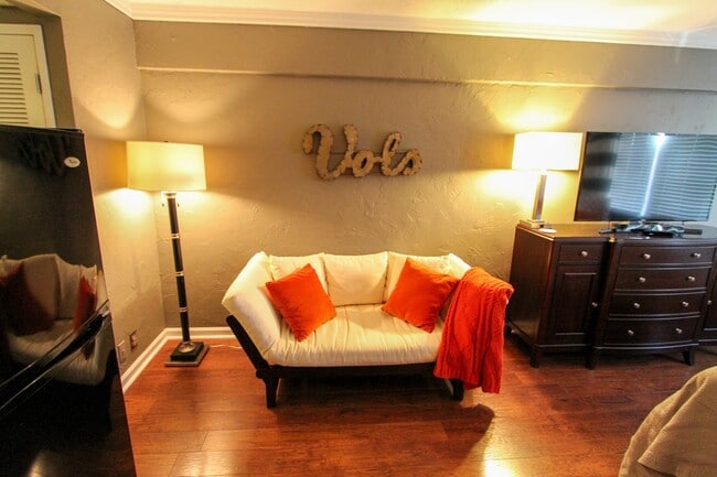 Foto del edificio - 1700 Clinch Ave