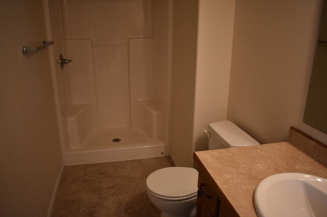 Building Photo - 3 Bed 3 Bath Single Family Home