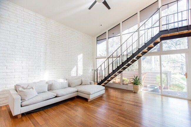 Foto del edificio - 8008 N Central Ave