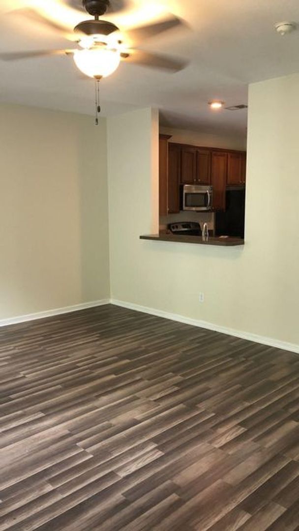 Foto del edificio - Beautiful Gated Townhome Community