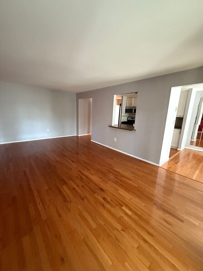 Foto del edificio - 2 Bedroom, 1.5 Bath, Pet Friendly Gas Heat Outside porch