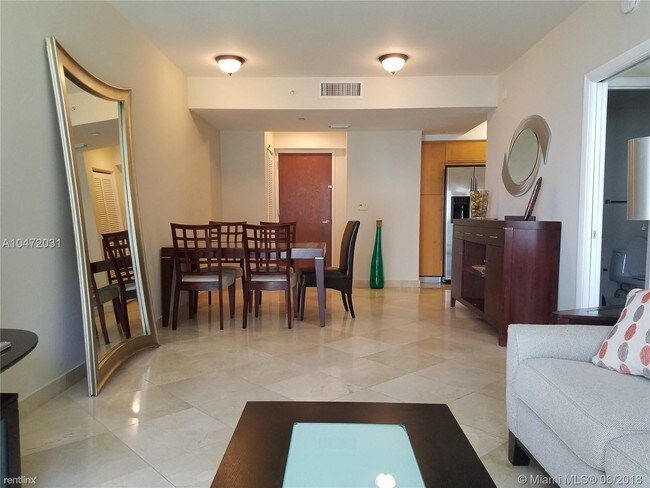 Building Photo - 1 br, 1 bath Condo - 6365 Collins Ave Apt 911