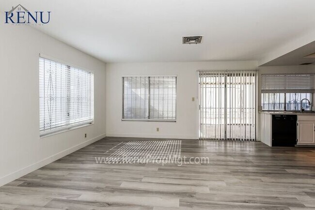 Building Photo - AVAILABLE NOW!! $500 OFF FIRST MONTH!!
