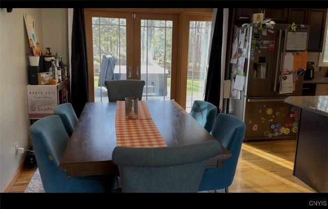 Foto del edificio - 12 Forest Rd