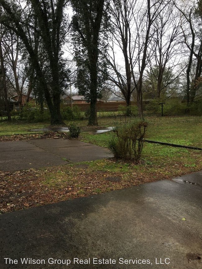 Building Photo - 2 br, 1.5 bath House - 548 Westgate Ct.
