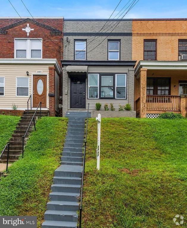 Building Photo - 2507 Fairlawn Ave SE
