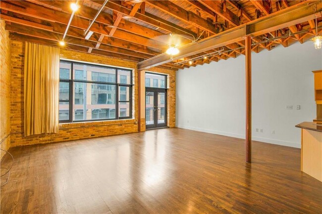 Building Photo - 411 Brazos St