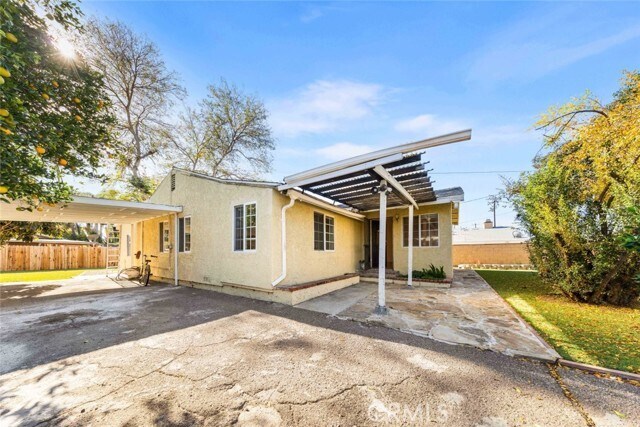 Foto del edificio - 19148 Saticoy St