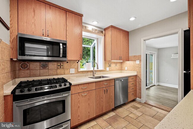 Building Photo - 5547 15th St N