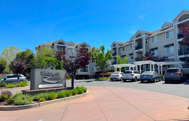Photo - 1982 W Bayshore Rd Apartment
