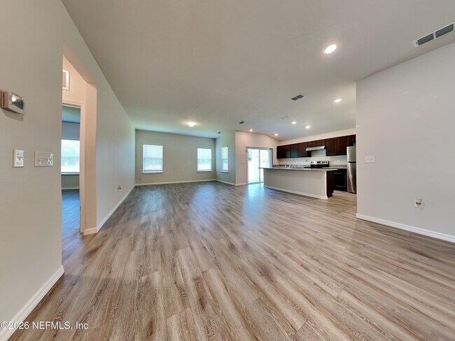 Foto del edificio - 8682 Kaye Ln